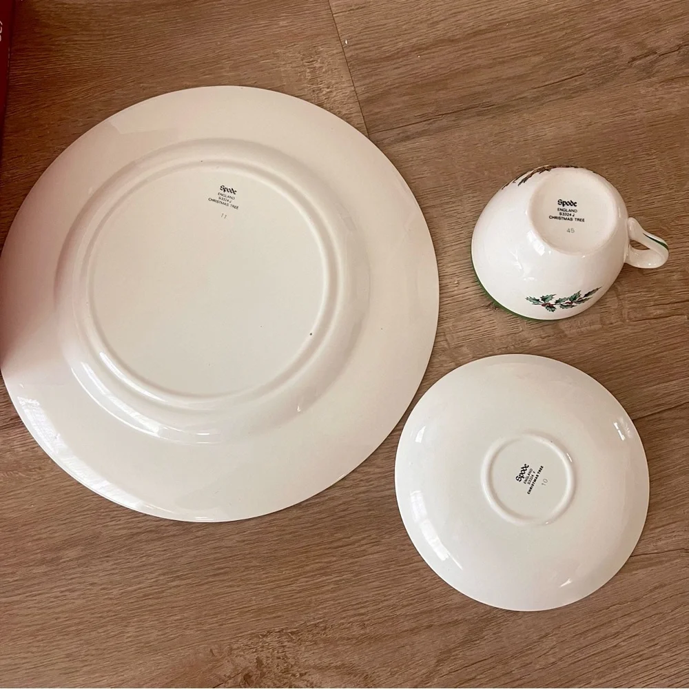 Spode Made In England Christmas Tree Holiday Buffet Set- Dinner Plate Cup Saucer